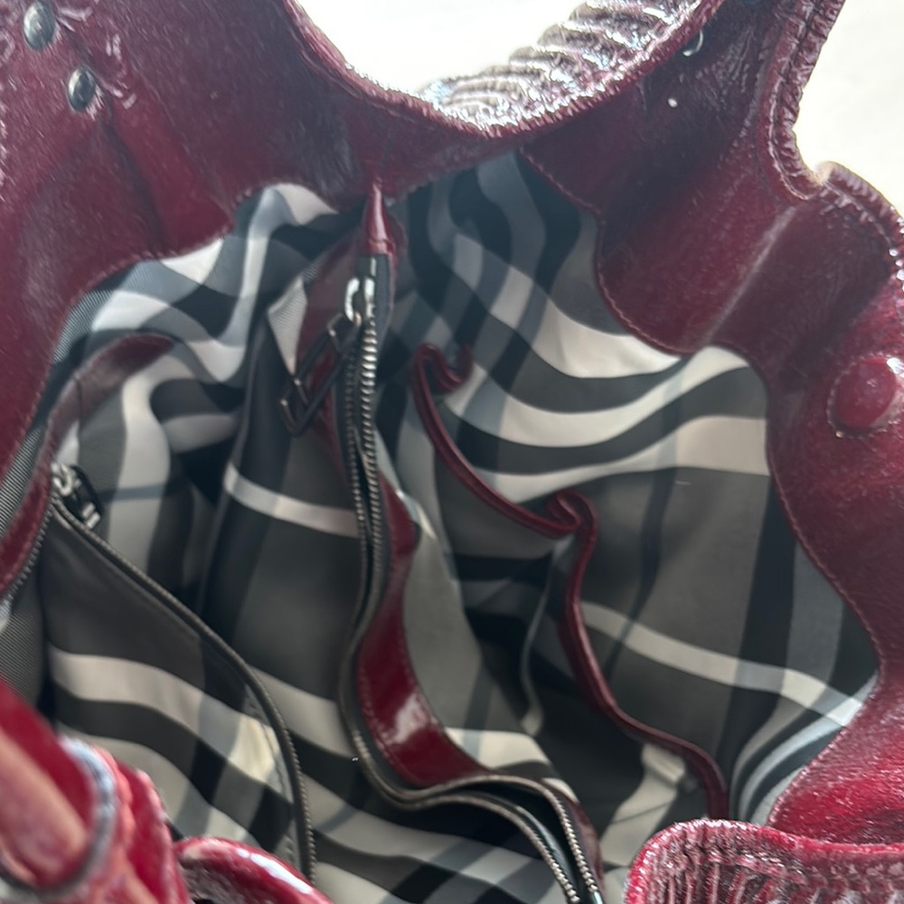 Burberry Elegant Burgundy Leather Handbag - Picture 7 of 10